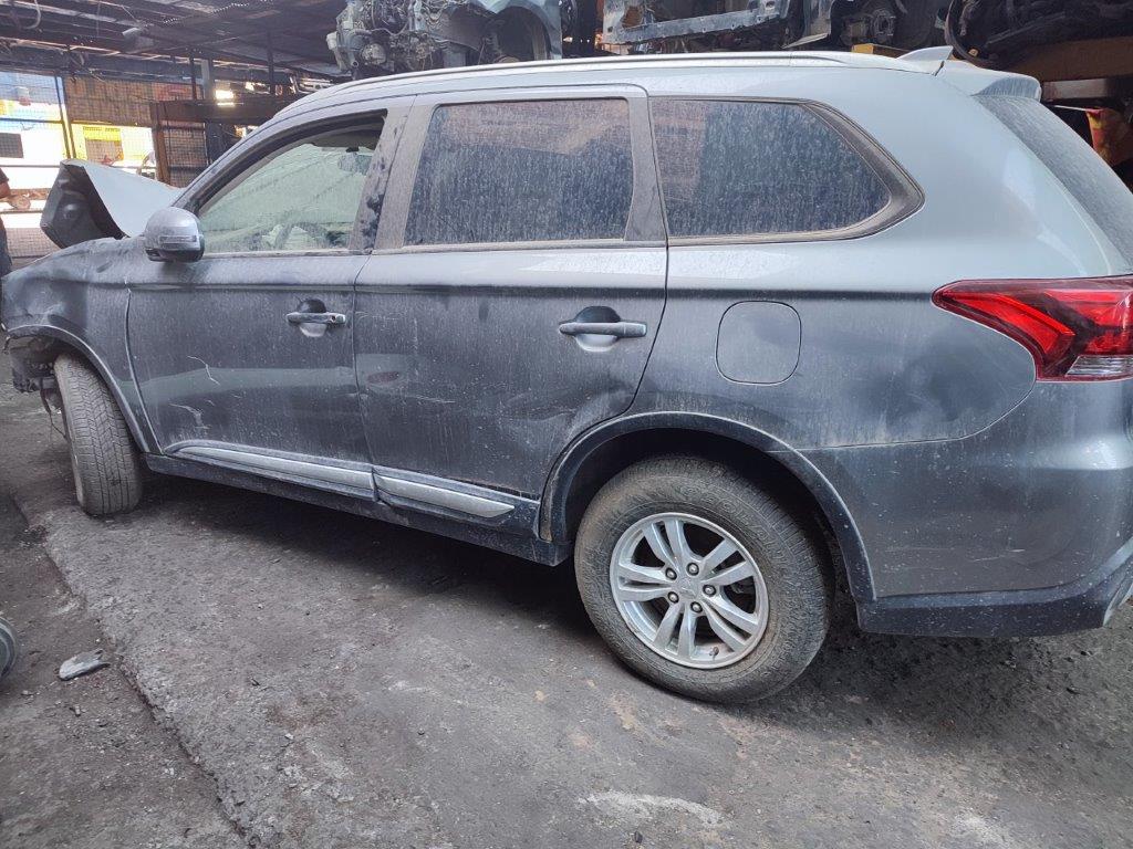  Mitsubishi OUTLANDER 2017    EN DESARME
